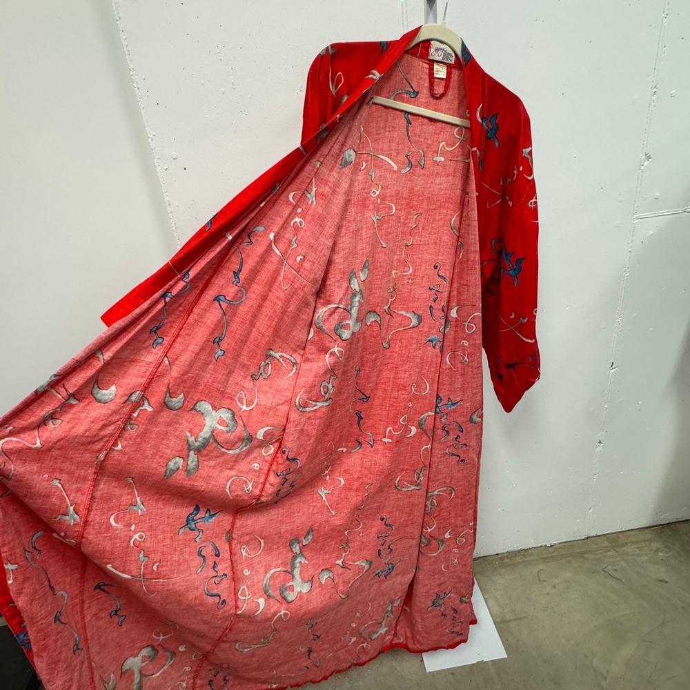 Vintage Gypsy Pier 1 Red Cotton Kimono Robe Japan Calligraphy Print OSFM Maxi - Picture 3 of 8